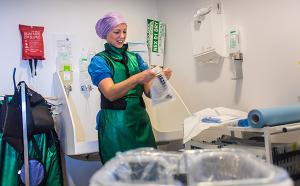 Nurses are willing to sort plastic packaging, but that’s not the only challenge. Photo: Michael Harder, Aarhaus University Hospital.